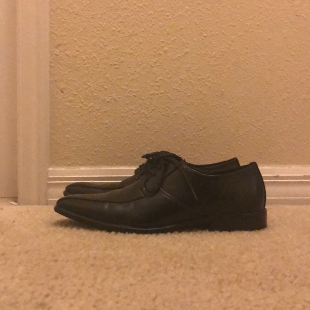 VAN HEUSEN DRESS SHOES!!